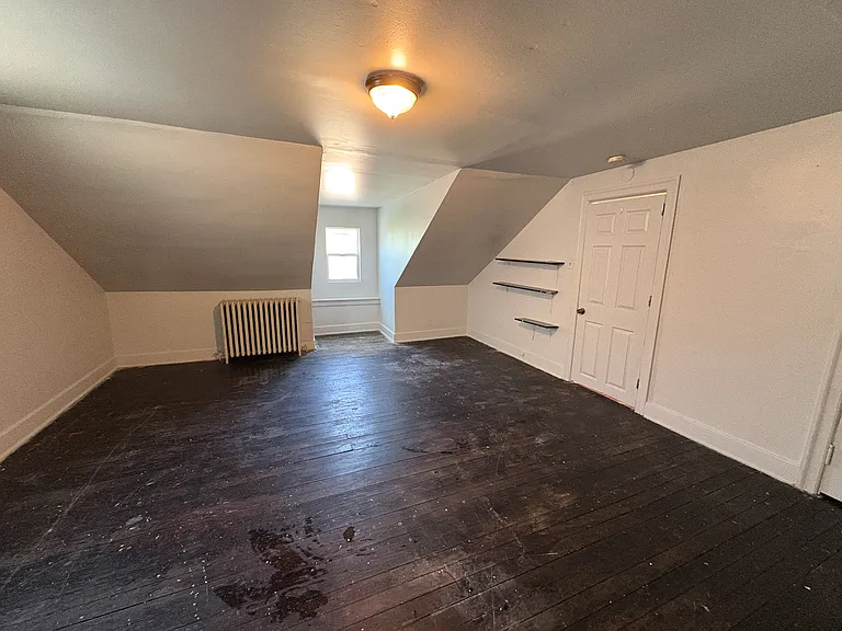 25 E 4th St #2 — Photo 5