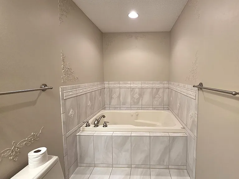 459 Jefferson St — Photo 15