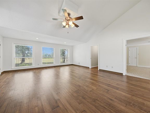 5th image of 1017 Buescher Rd