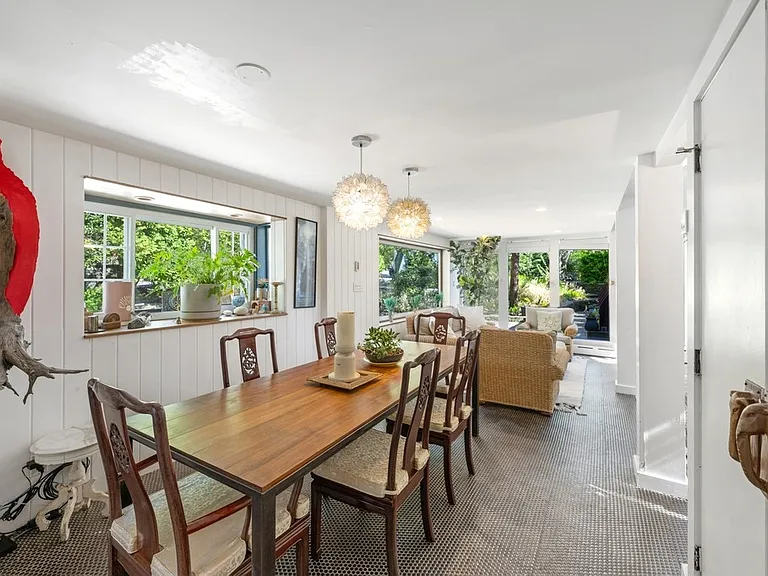 1 Burkeshire Dr — Photo 42