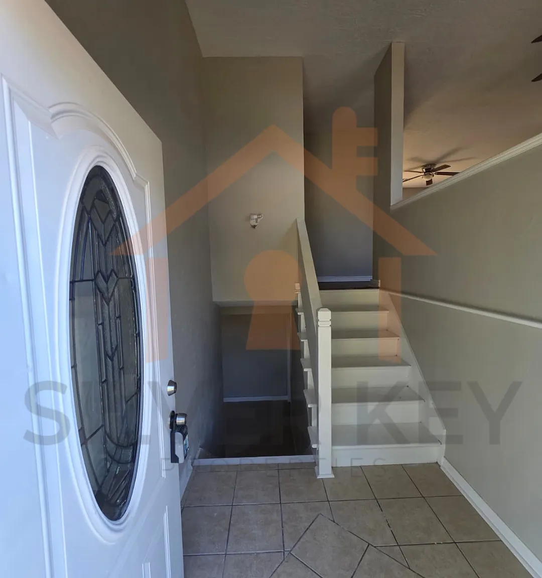 5 bed, 2000 sqft, $1,500 — Photo 2