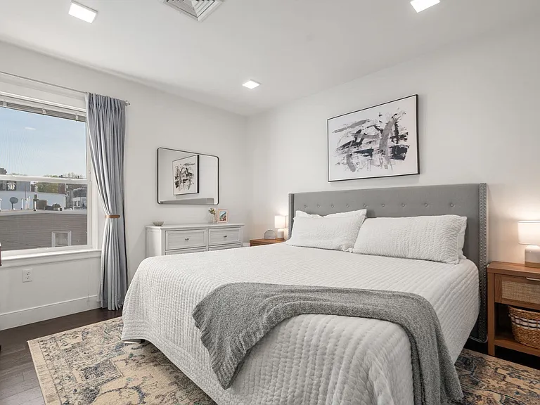 320 Maverick St #303 — Photo 8