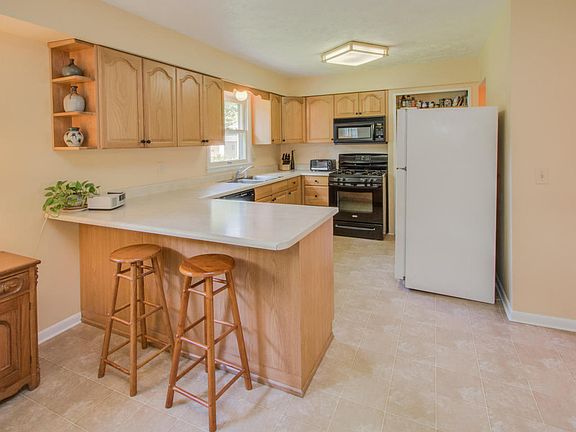 2nd image of 3725 Barrington Dr