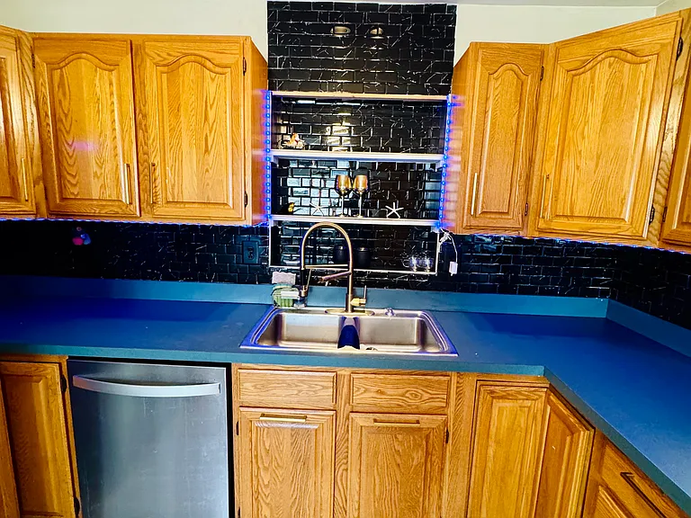 2082 Lakeshire Dr — Photo 17