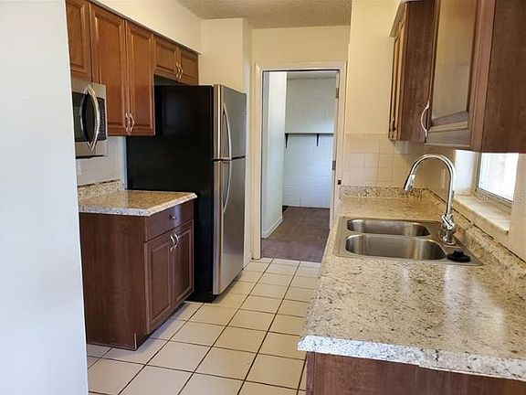 3rd image of 4385 NE 27th Ct