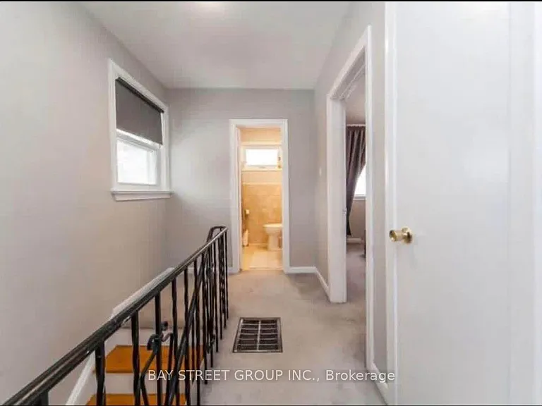 57 Medway Cres #UPPER FLOOR — Photo 11