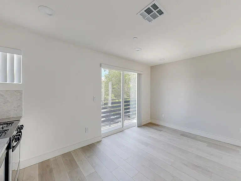 953 1/2 N Mariposa Ave #1/2 — Photo 22