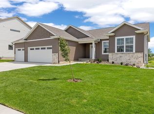 1985 Royal Oak Ridge Rd, Marion, IA 52302
