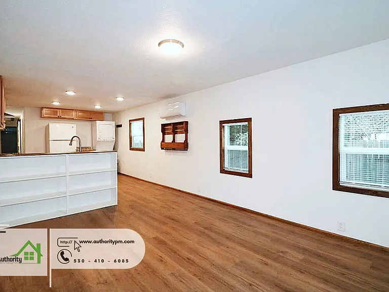 4083 Notre Dame Ave — Photo 10