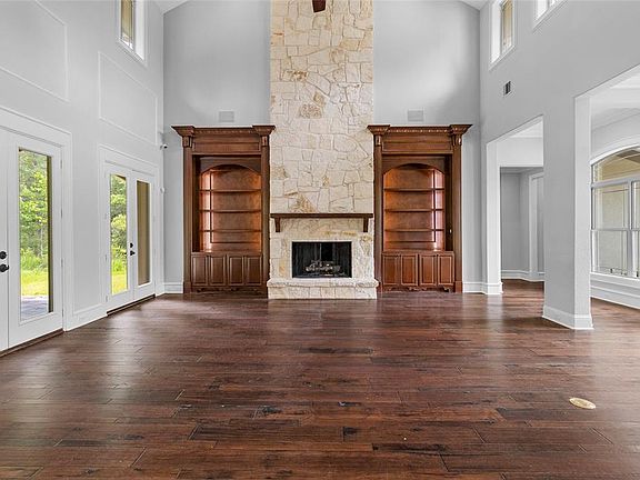 5th image of 106 Texas Grand Circle