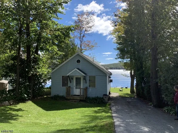 703 Lake Shore Dr, Hewitt, NJ 07421