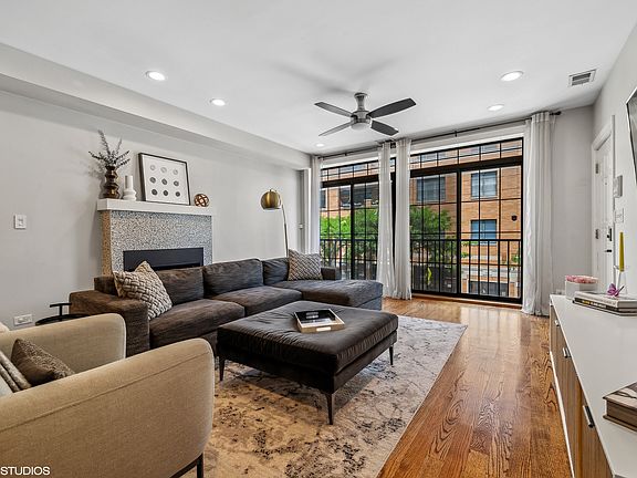 3rd image of 2029 W Belmont Ave Unit 2