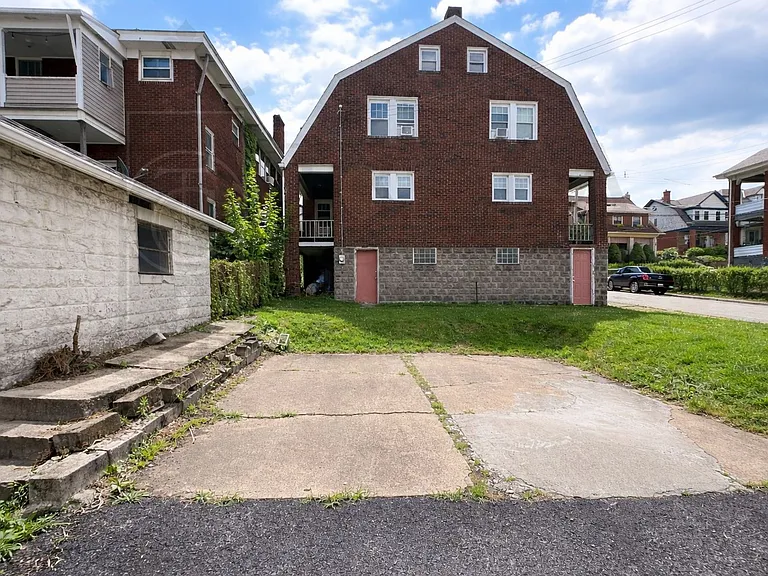 2948-2950 Mattern Ave — Photo 4