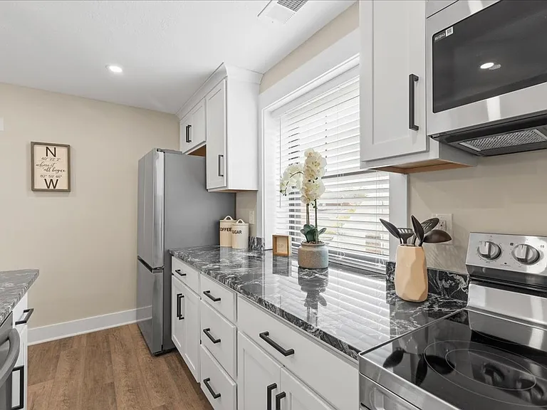 214 McCully St — Photo 14