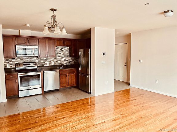 3rd image of 160 Chatterton Ave #1A