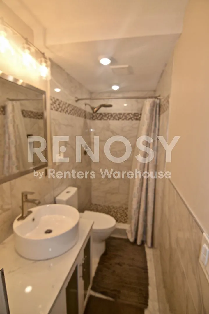 Beautiful 2B/2BA Condo Located in Robbinsdale with Lakeview. — Photo 3