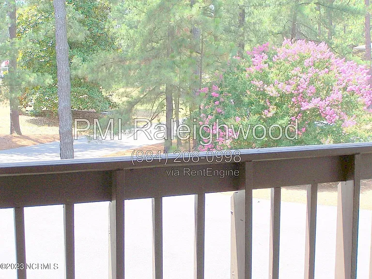 220 Foxkroft Dr — Photo 20