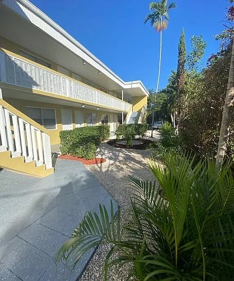 1928 Jefferson St #4 — Photo 3