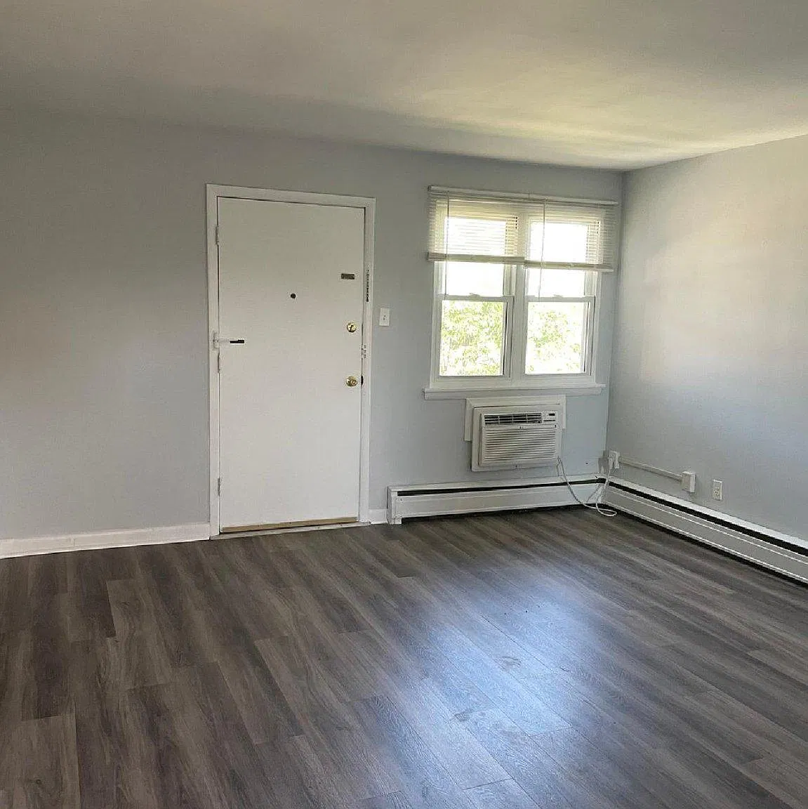 2 bed, 1.0 bath, 750 sqft, $1,500 — Photo 2