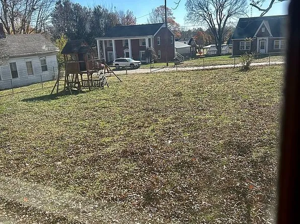 520 Branch St, Calhoun, KY 42327