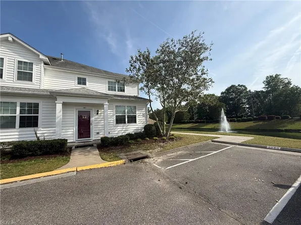 661 Lacy Oak Dr, Chesapeake, VA 23320