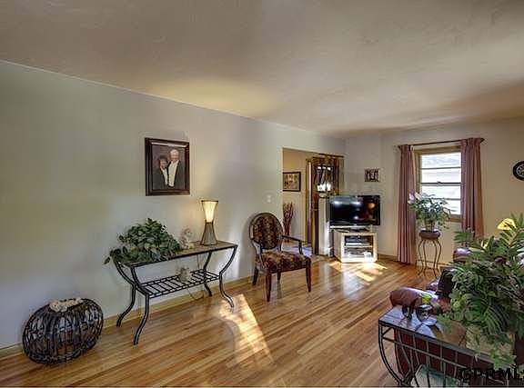 5th image of 5024 S 130th St