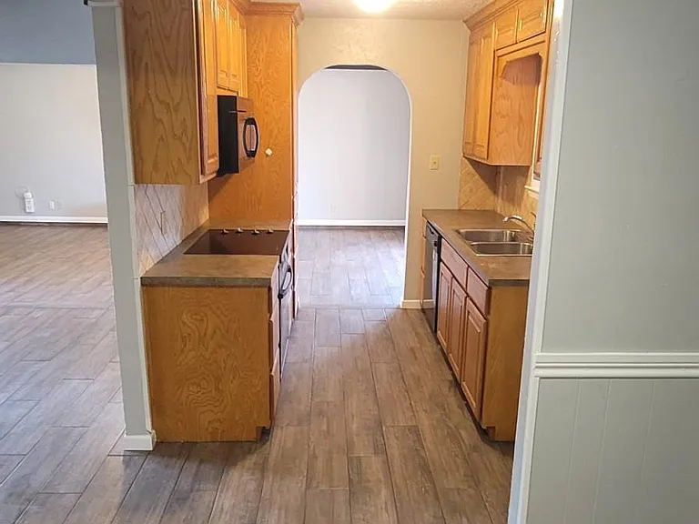 1729 Meadowcliff Dr — Photo 5