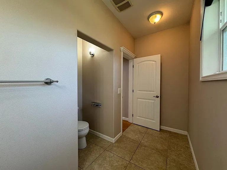 4467 Castlerock Dr — Photo 15