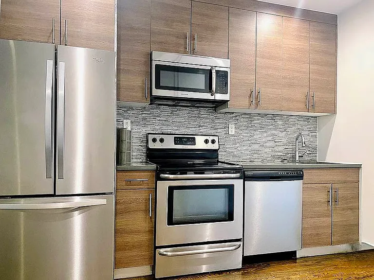 201 Marion St #3R — Photo 2