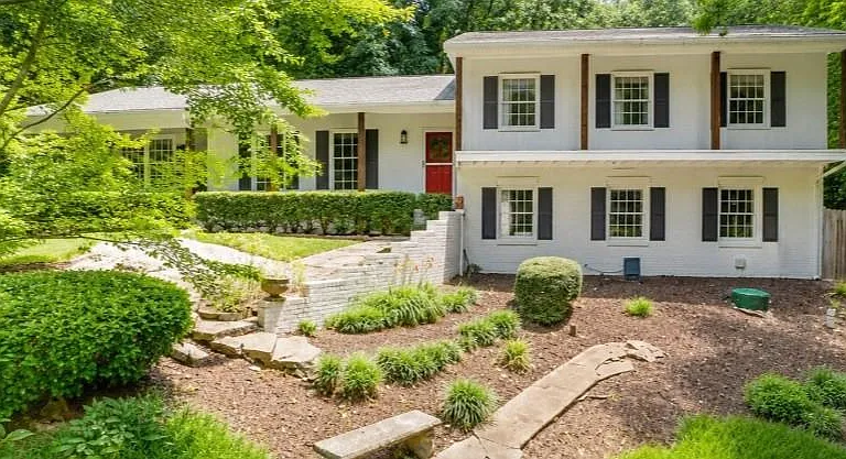 4586 Peachtree Dunwoody Rd — Photo 1