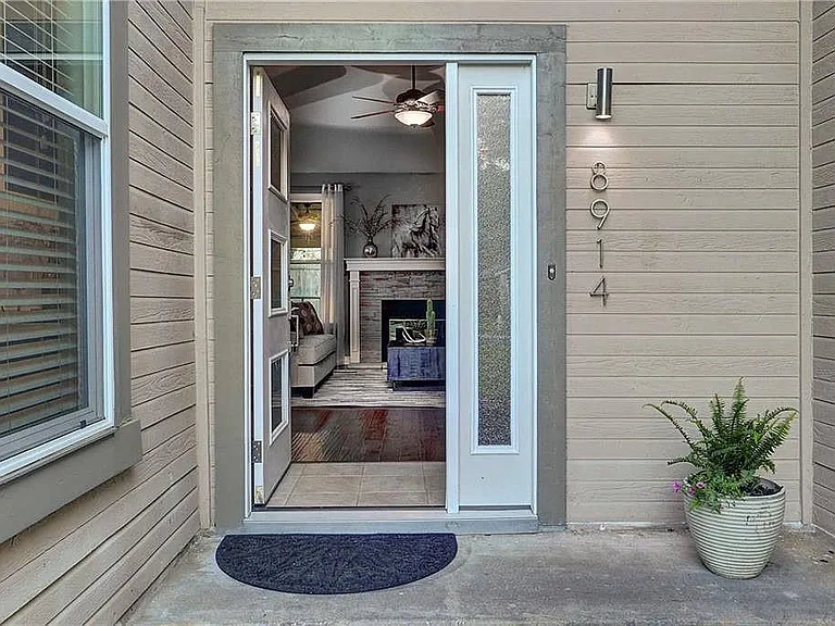 8914 Bridgewood Trl — Photo 1