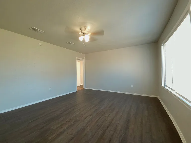2602 Amherst St — Photo 4