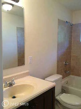 8516 Potomac Ave — Photo 9