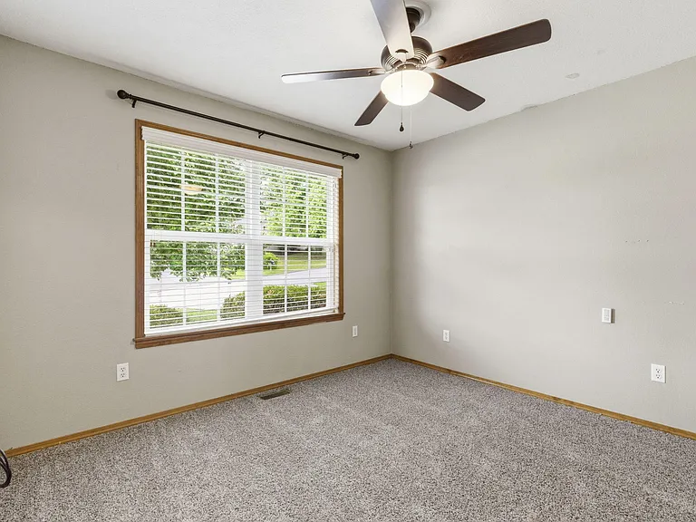 1215 S 14th Ave — Photo 15