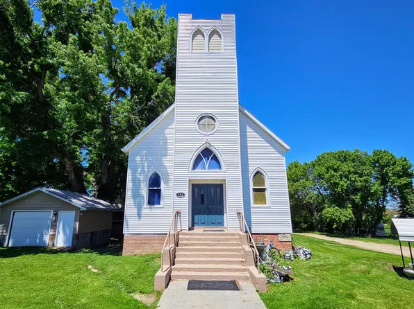 302 W 1st St, Colome, SD 57528