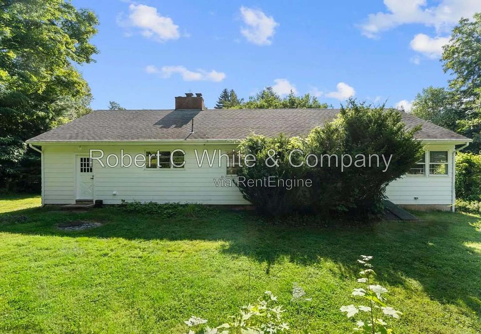 3 bed, 1.0 bath, 1320 sqft, $3,300 — Photo 3