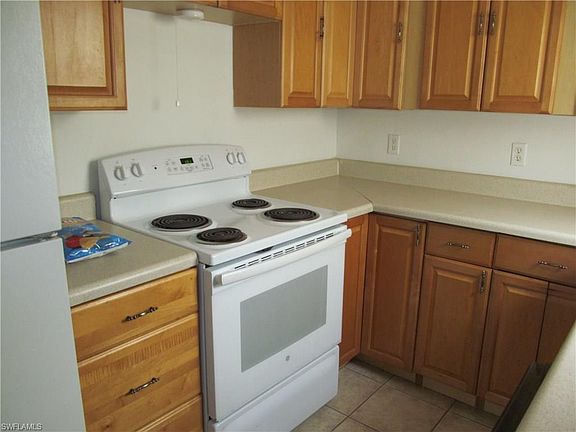 4th image of 2891 Joel Blvd