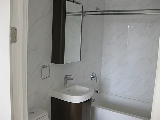Rented by Windsor Homes Realty Corp | media 18