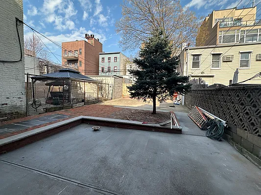 Rented by Capri Jet Realty Corp | media 4