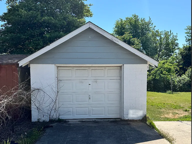 399 Dupont Ave — Photo 4