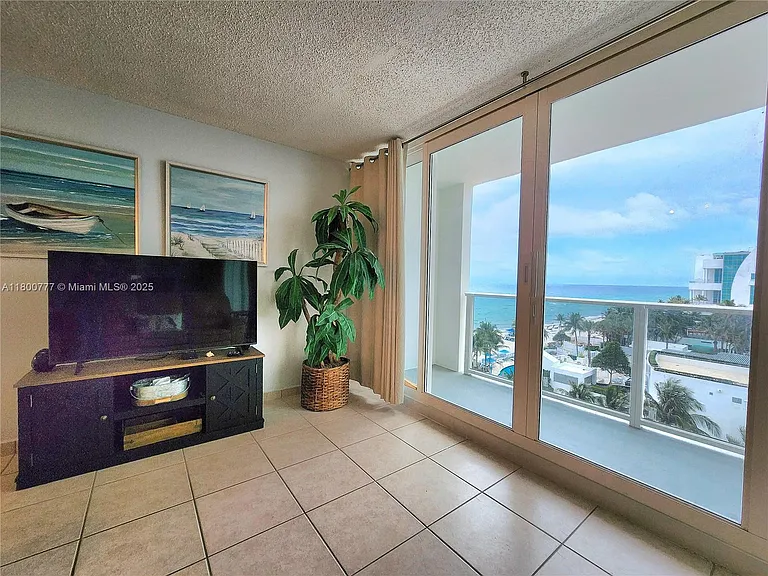 3505 S Ocean Dr #815 — Photo 5