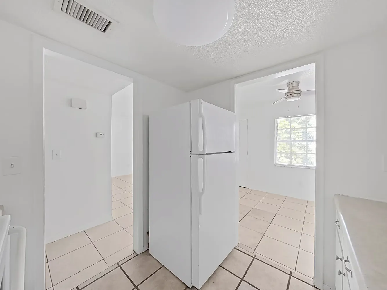 2 bed, 1000 sqft, $1,575 — Photo 3