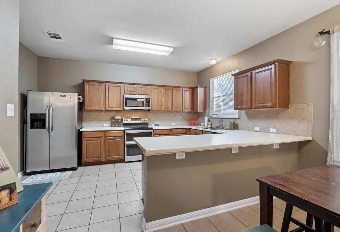 4 bed, 2.5 bath, 2281 sqft, $2,600 — Photo 4