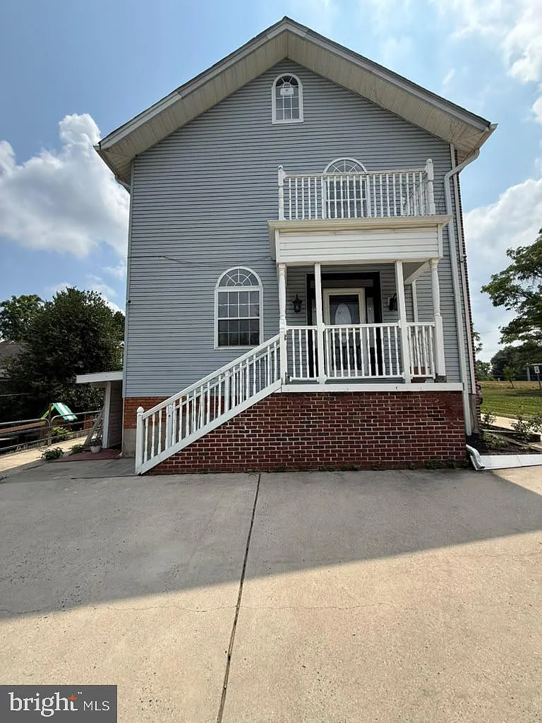 3 bed, 3.0 bath, 2800 sqft, $2,995 — Photo 3