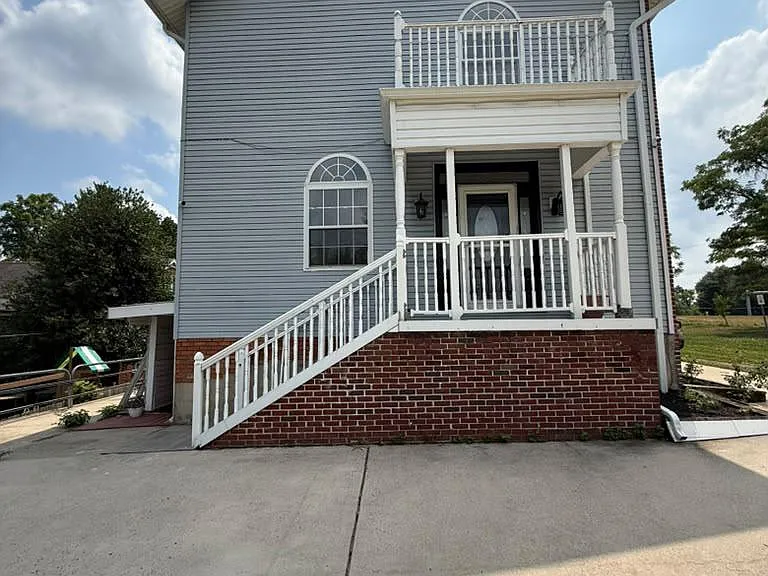 3001 Preston Ave — Photo 3