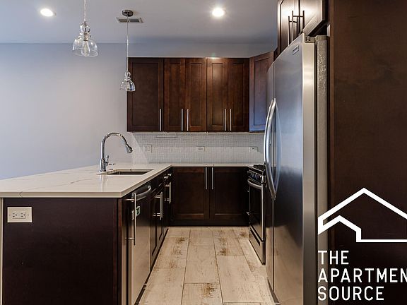 3rd image of 2829 N Rockwell St #1F