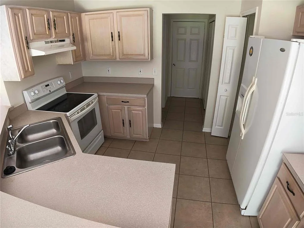 4 bed, 2.5 bath, 1803 sqft, $2,050 — Photo 4