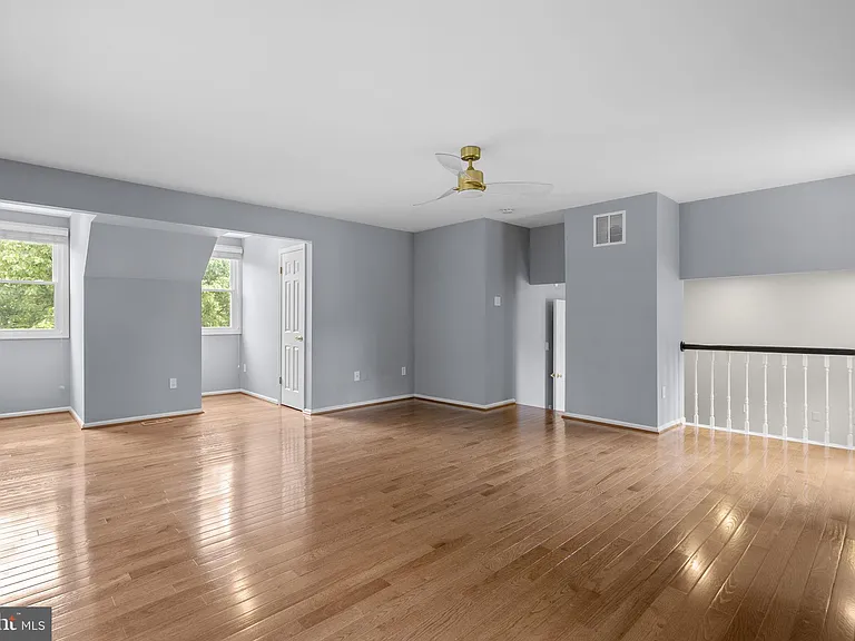 1119 Halesworth Dr — Photo 23