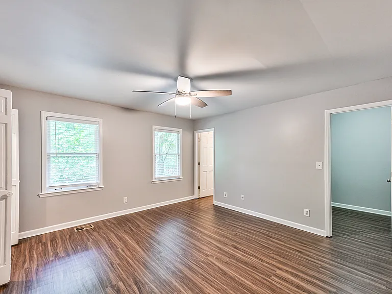 1369 E Rock Springs Rd NE — Photo 10