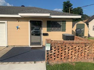 6800 32nd St #2, Groves, TX 77619